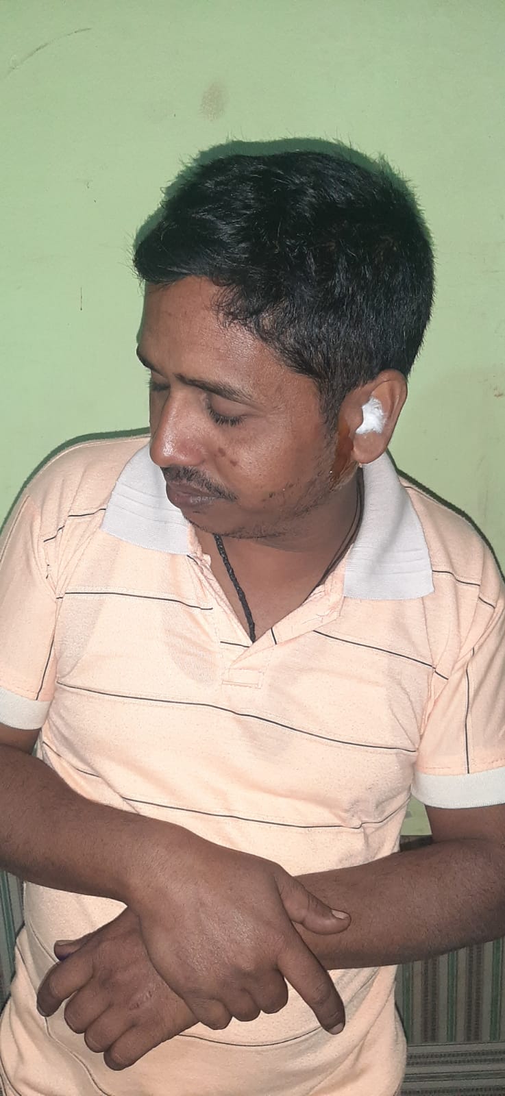 बरेली - पूर्व प्रधान ने दिखाई दबंगई , जमीन विवाद को लेकर पीड़ित पर किया जानलेवा हमला।