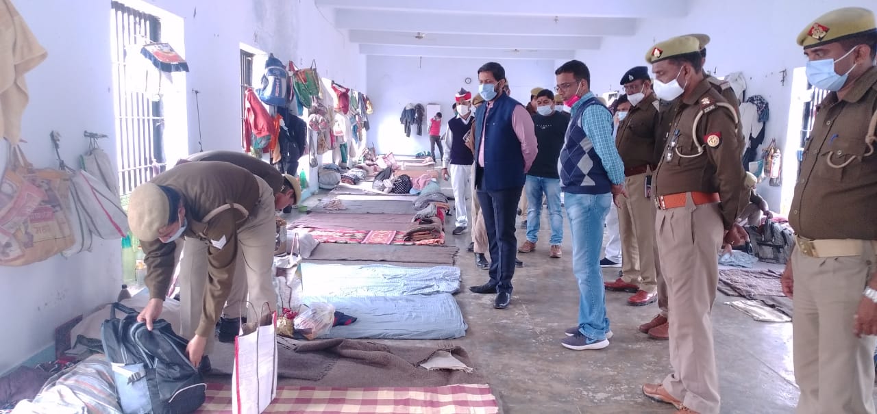 पीलीभीत: जिलाधिकारी द्वारा जिला कारागार का किया गया औचक निरीक्षण।