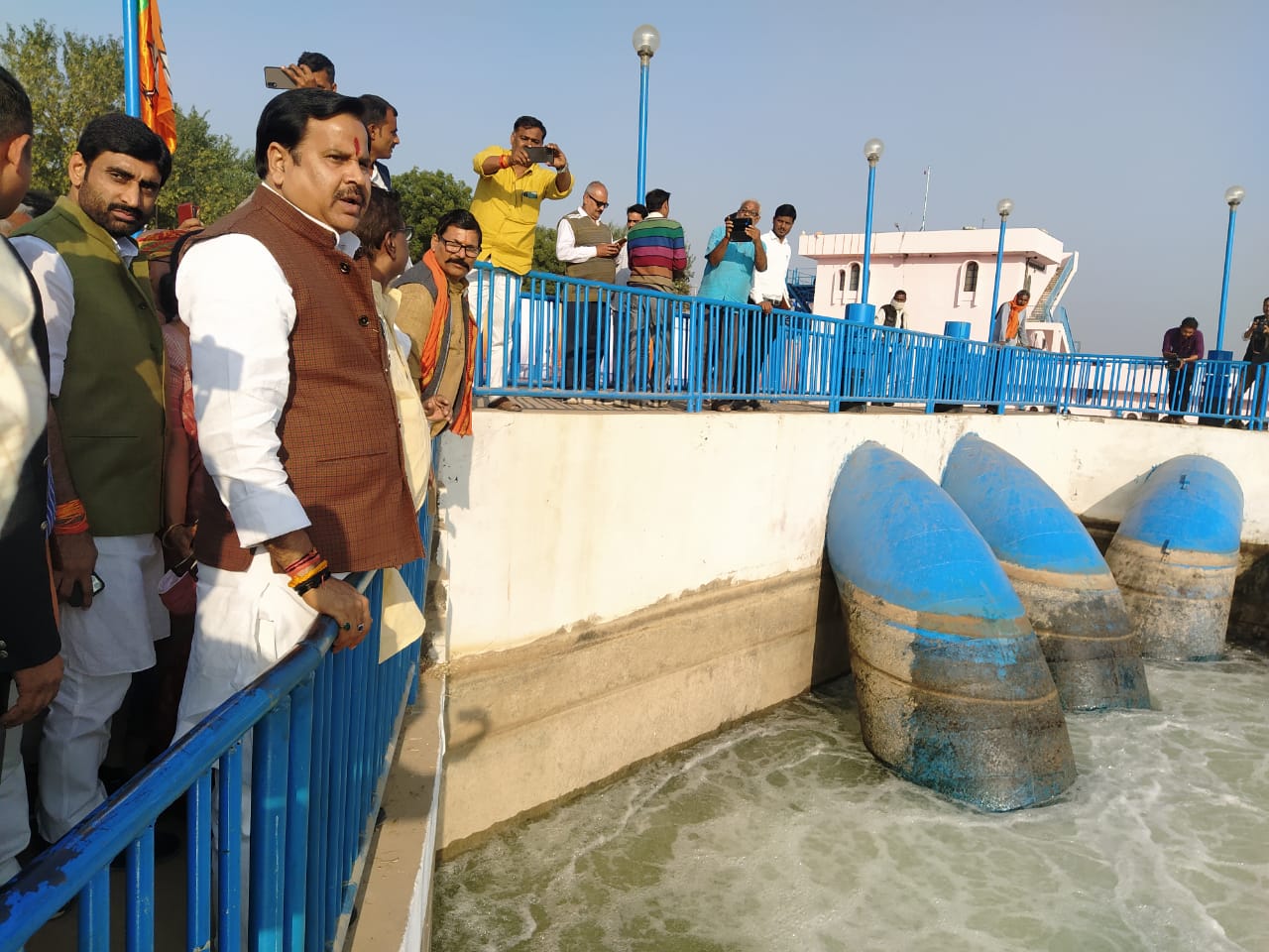प्रयागराज:मंत्री डाॅ महेन्द्र सिंह ने डीही राजवाहा के पुनस्र्थापना के कार्य का किया शिलान्यास एवं टोंस पम्प नहर के आधुनिकीकरण परियोजना के कार्य का किया लोकार्पण