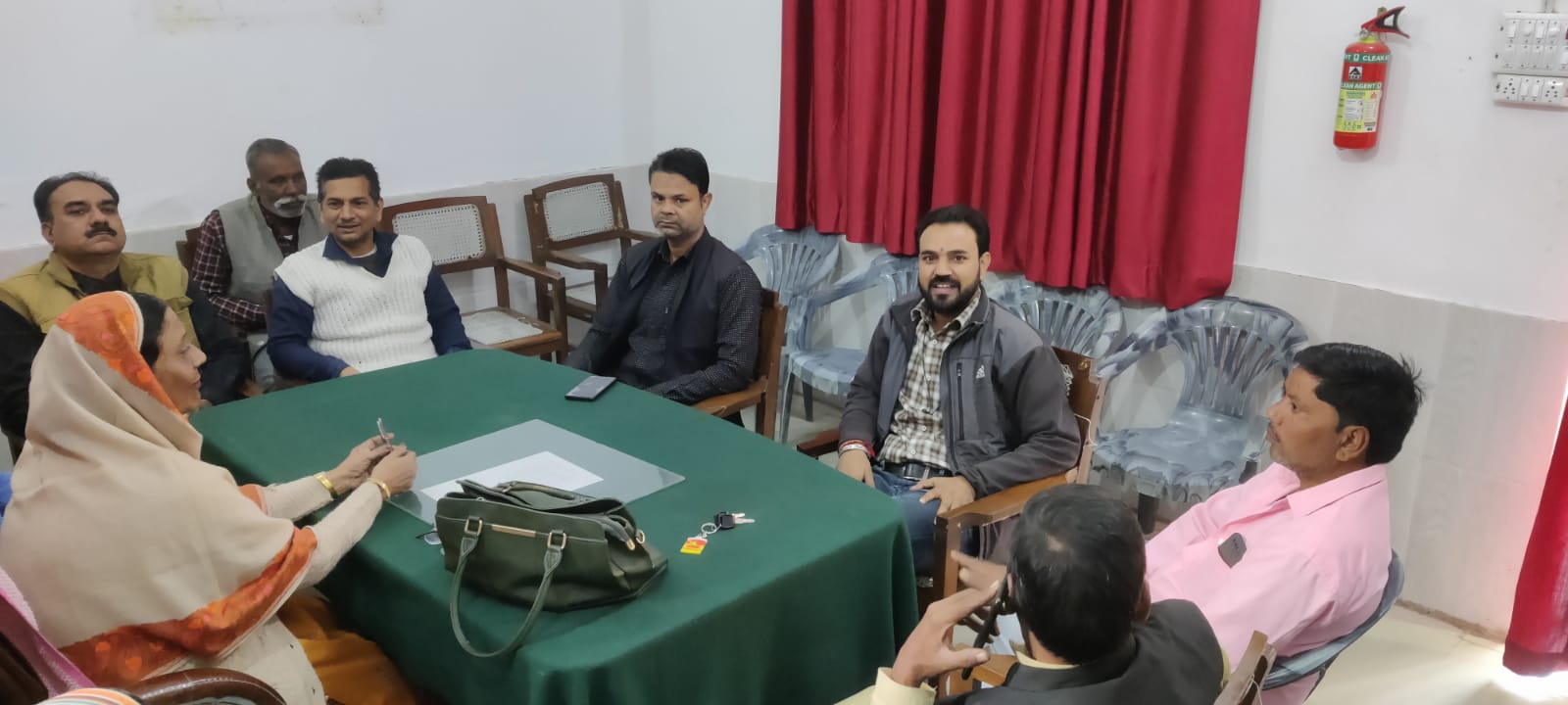 बरेली - परवीन फातिमा की अध्यक्षता में नगर पंचायत सिरौली बोर्ड की मीटिंग में तीन प्रस्ताव हुए पास।