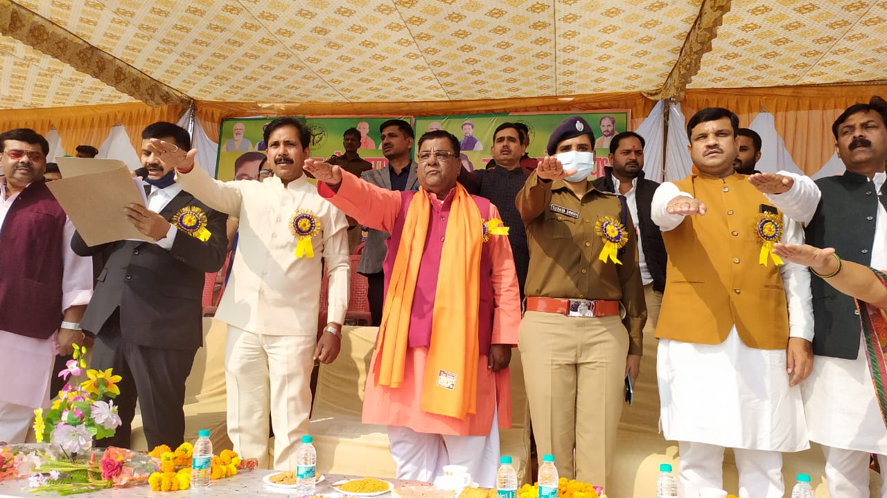 बहराइच : संविधान दिवस पर पुलिस अधीक्षक द्वारा सांसद खेल स्पर्धा का शुभारंभ किया गया