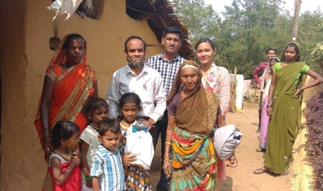 रायपुर:-तिल्दा के इजीकोचिंग ने दिया जरूरतमंदो को दिवाली भेट हर घर हो खुशहाली का दिया संदेश