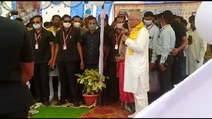 रायपुर:-भागवत कथा सुनने पहुंचे प्रदेश के मुखिया बघेल, पूजा-अर्चना कर प्रदेश की सुख-समृद्धि के लिए की कामना