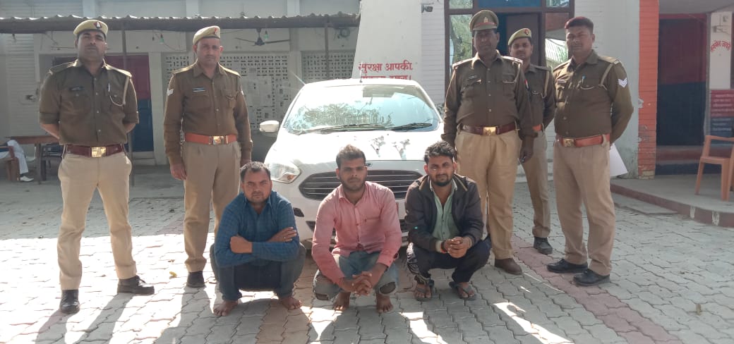 बहराइच: फोर्ड फिगो कार पर सवार चाकू, तंमचा व कारतूस के साथ तीन गिरफ्तार