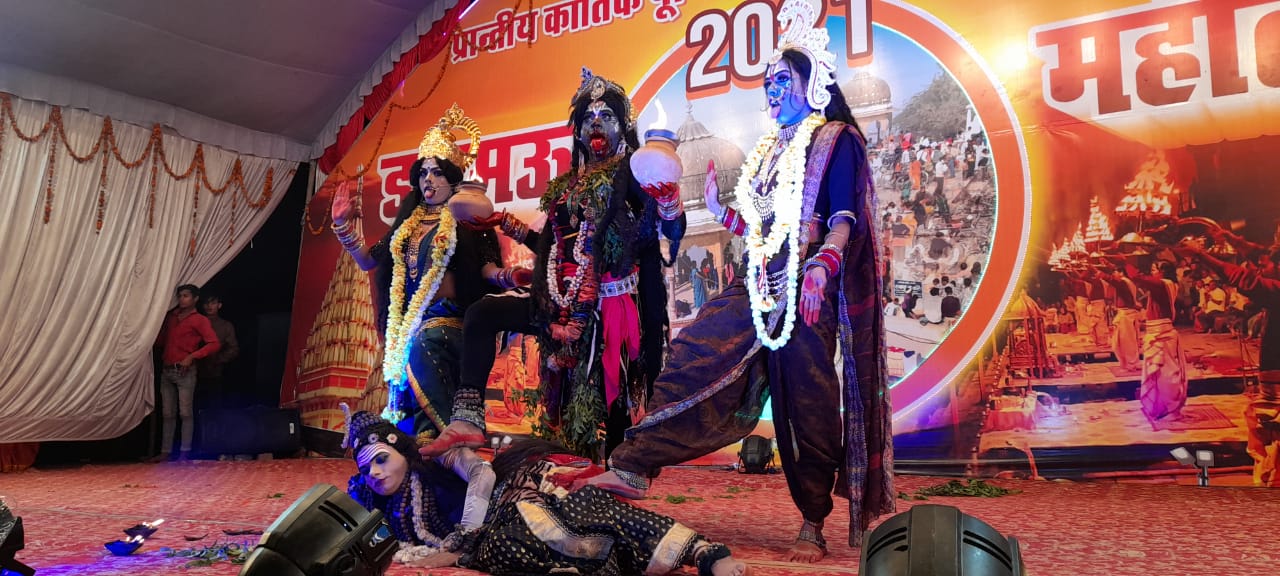 रायबरेली : डलमऊ में चल रहे महोत्सव में छठवें दिन मनमोहक झांकी प्रस्तुत की गई