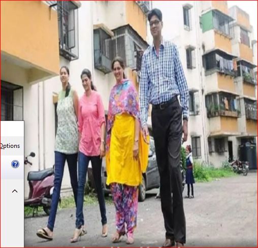 अजब गजब :ये है देश का सबसे लंबा परिवार, पैर का साइज इतना बड़ा कि विदेश से मंगवाने पड़ते हैं जूते