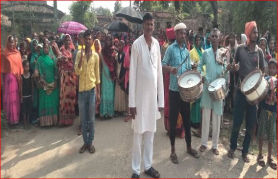 झारखंड के गढ़वा में मेढ़क-मेढ़की की अनोखी शादी, गांव वाले बने बाराती