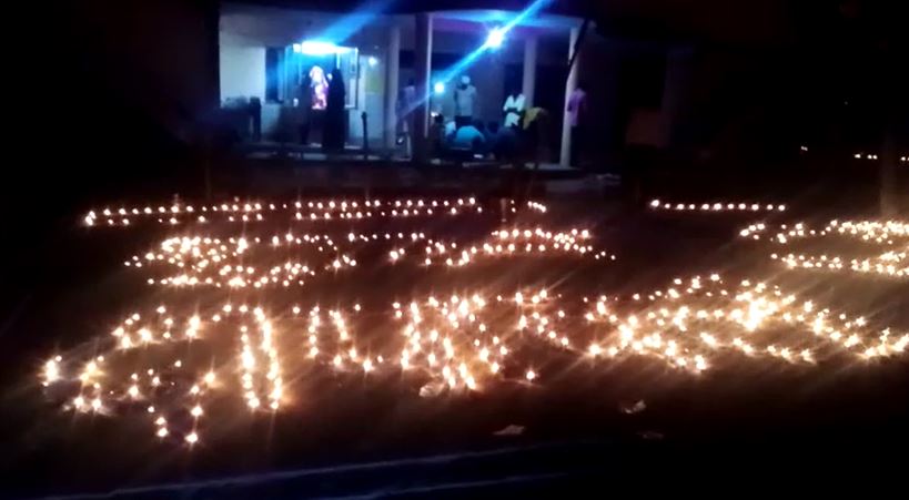 पीलीभीत : मिट्टी के दीपकों से सजकर अयोध्या बनी अमरैया कलां