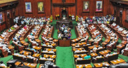 कर्नाटक विधानसभा में कर्नाटक कांग्रेस के वरिष्ठ नेता केआर रमेश कुमार ने दिया विवा‍दास्‍पद बयान