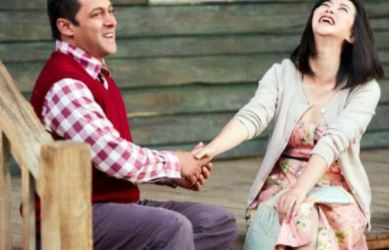 अलीशा चिनॉय के साथ सलमान खान ने दिखाए थे चमकते दांत