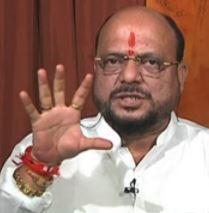 महाराष्ट्र के मंत्री गुलाबराव पाटिल ने सड़कों की तुलना हेमा मालिनी के गाल से की