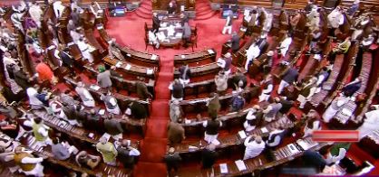 पक्ष और विपक्ष का आरोप - प्रत्यारोप संसद का शीतकालीन सत्र समाप्त होने के बाद  भी जारी