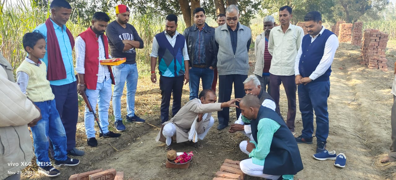 पीलीभीत :पूरनपुर में सभी ग्राम पंचायतों के सर्वांगीण विकास के तहत क्षेत्र पंचायत निधि से निर्माण कार्य पूरा करा रहीं ब्लाक प्रमुख महोदया।
