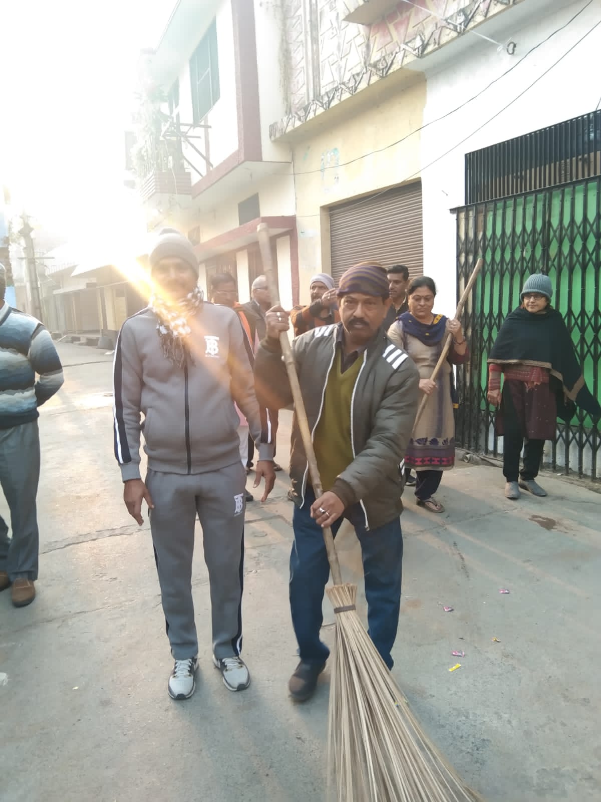 बरेली: भारतीय जनता पार्टी पिछड़ा वर्ग मोर्चा ने चलाया स्वच्छता अभियान।