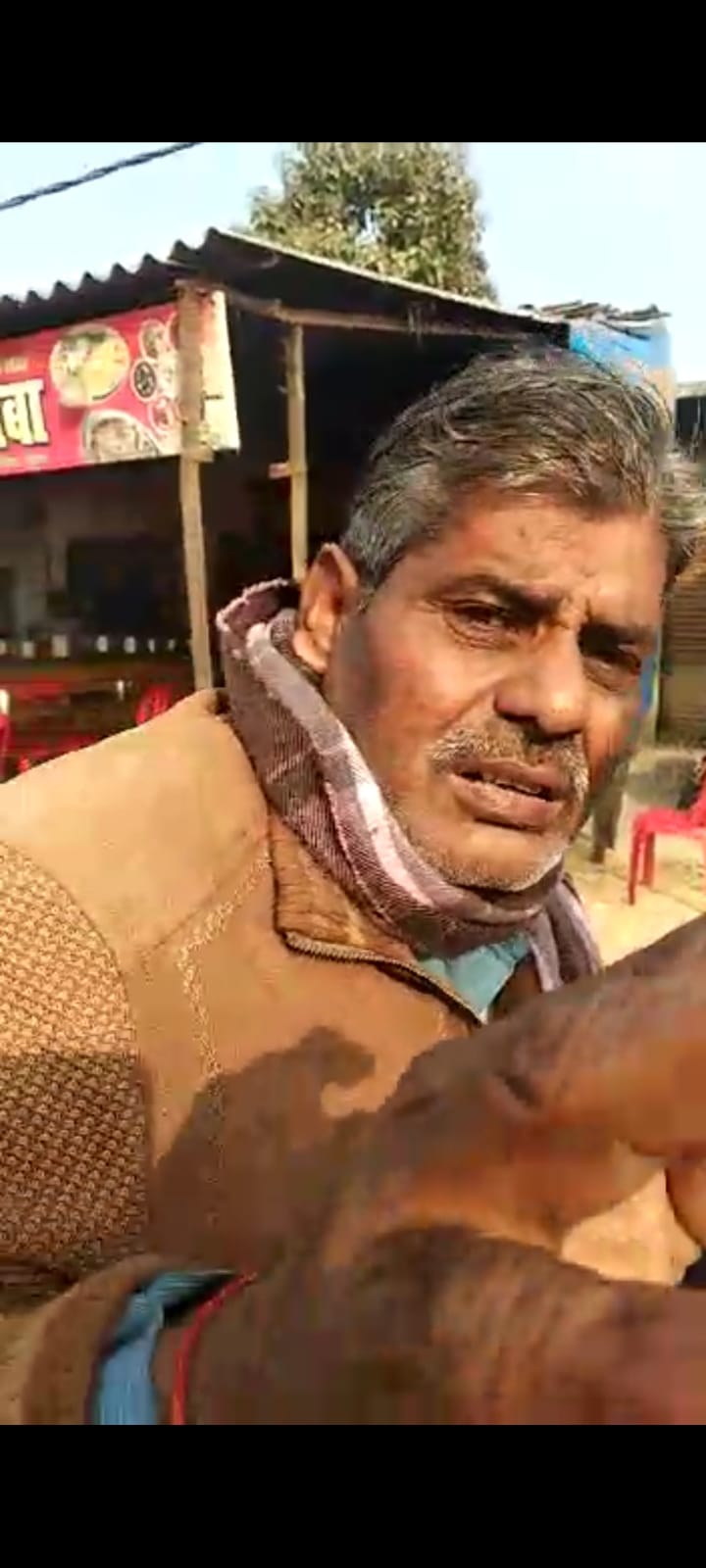 बरेली-बड़ौदा उत्तर प्रदेश ग्रामीण बैंक के प्रबंधक की दारू मस्ती