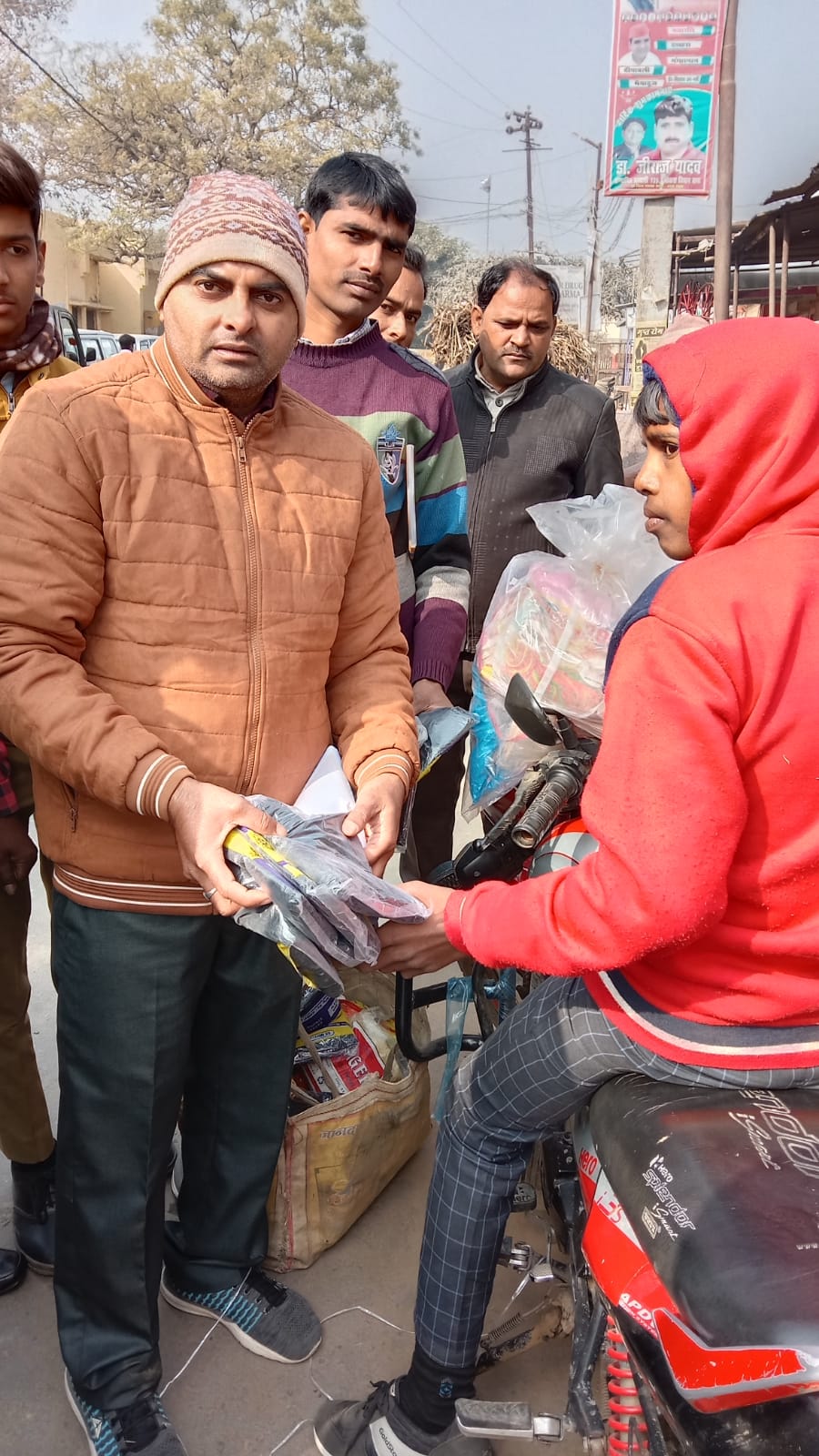 बरेली-पॉलीथिन विरोधी आदेश पर पैकेट जब्त कर बसूला जुर्माना