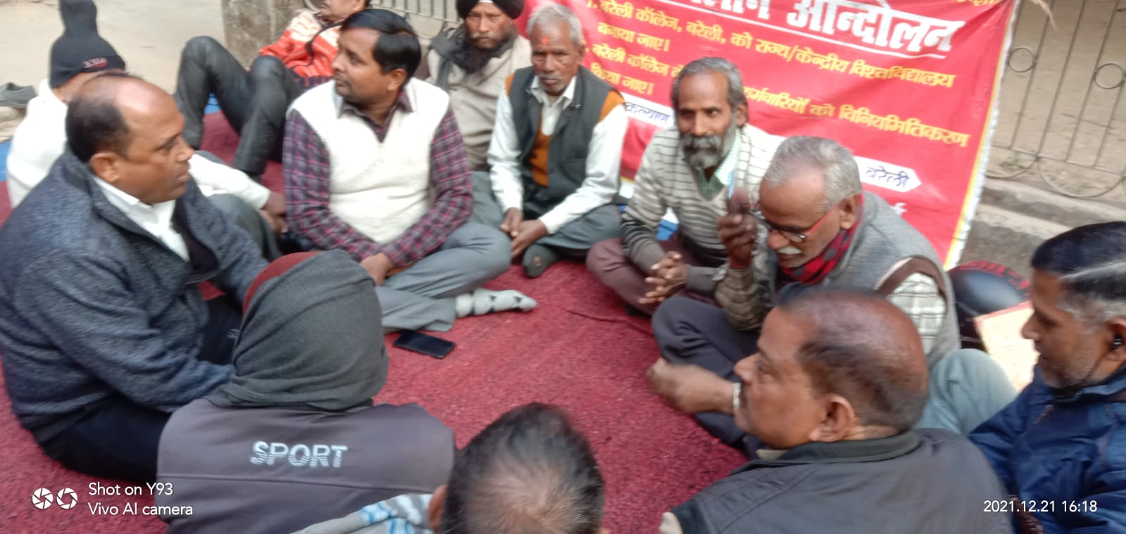बरेली-बरेली कॉलेज के अस्थाई कर्मचारियों ने आज उच्च शिक्षा अधिकारी को ज्ञापन दिया,कल अन्य जगह देंगे ज्ञापन