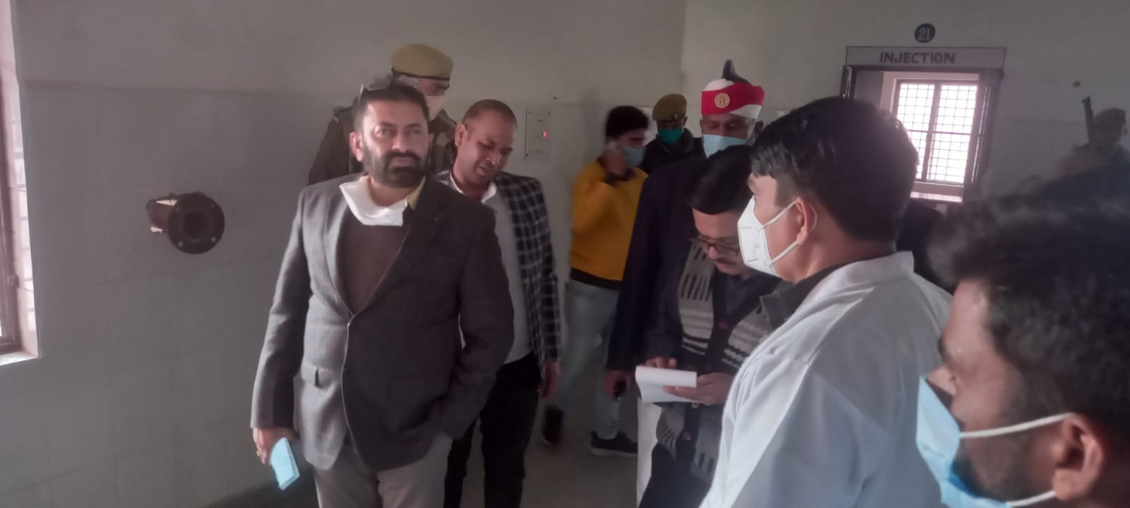 बरेली-जिलाधिकारी ने किया नगर पंचायत का निरीक्षण