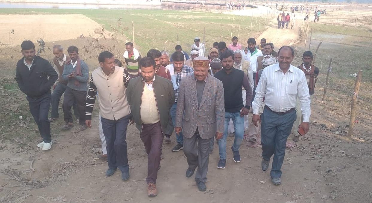बरेली - 126 आँवला विधानसभा क्षेत्र की कैलाश गिर मणि घाट पर विकास के मामले में जनप्रतिनिधियों पर जमकर बरसे : शिवशंकर शर्मा।
