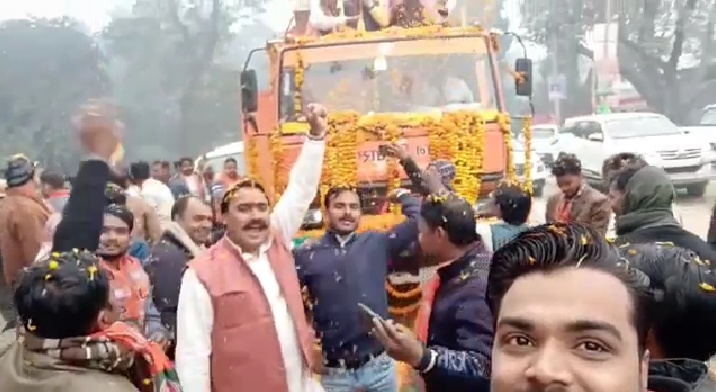 सीतापुर :जन विश्वास यात्रा का तहसील मिश्रित के पास ब्लाक प्रमुख रामकिंकर पांडे ने किया भव्य स्वागत