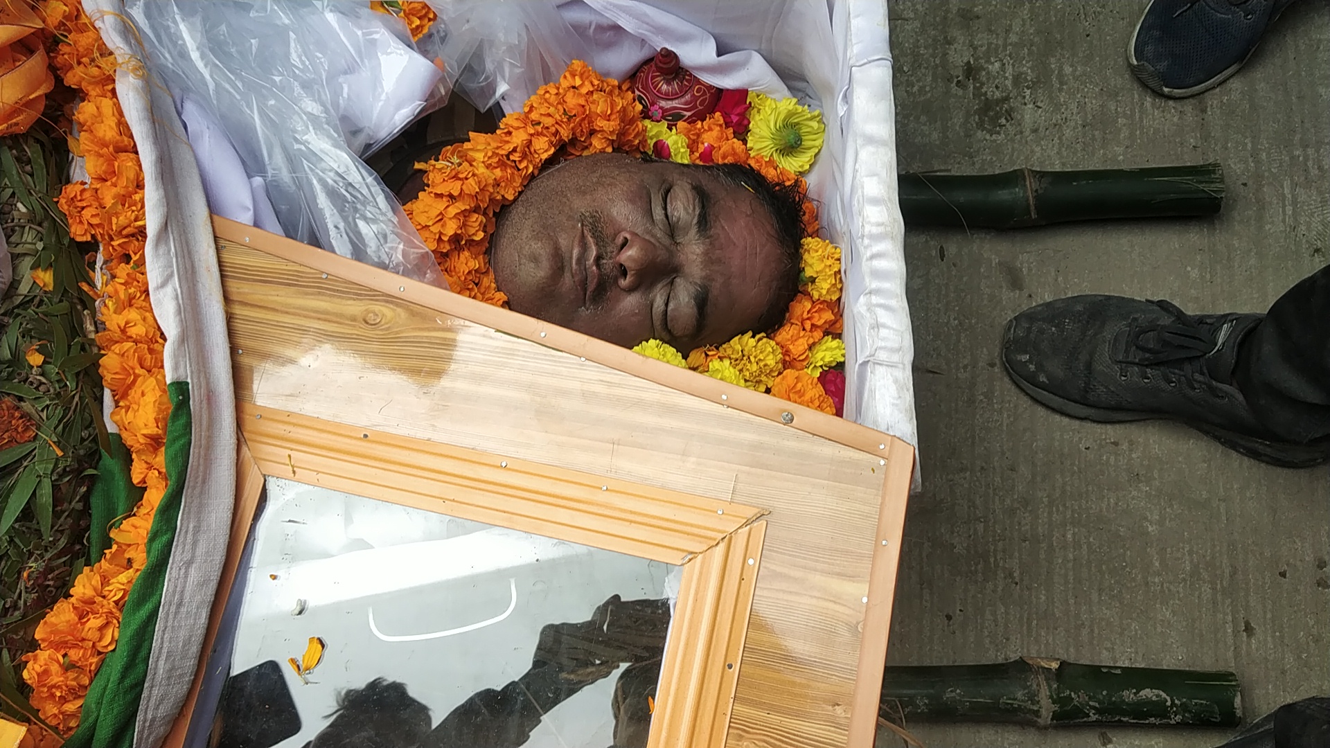 गाजीपुर : शहीदी धरती गाजीपुर मरदह ब्लाक, ग्रामसभा गाईचवर के शहीद  रणधीर यादव का अंतिम संस्कार