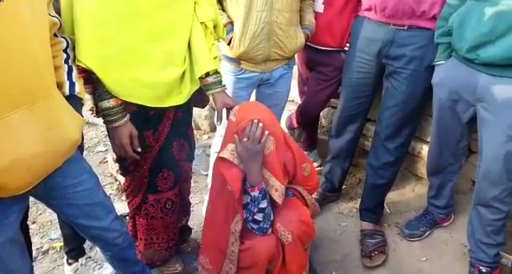 शिवपुरी :- हैवानियत: पहले महिला को बनाया बंधक, फिर जलती पॉलीथिन की बूंदे टपकाकर दिए जख्म