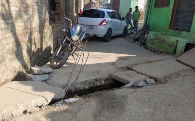 बरेली-एक माह से टूटे डीप को ठीक करने बालो का अकाल
