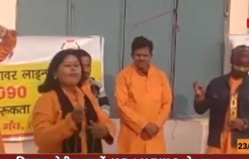 बरेली- नुक्कड़ नाटक के माध्यम से लखनऊ के कलाकारों ने महिलाओं को किया जागरूक
