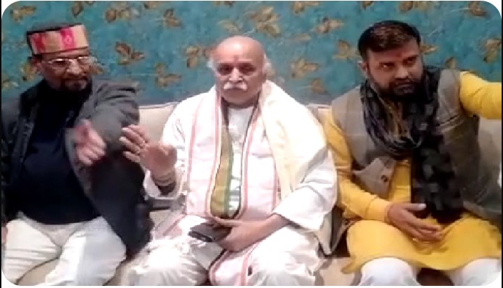 बरेली-हिंदुओं का नेता हूँ, उन्ही की सोचता हूँ