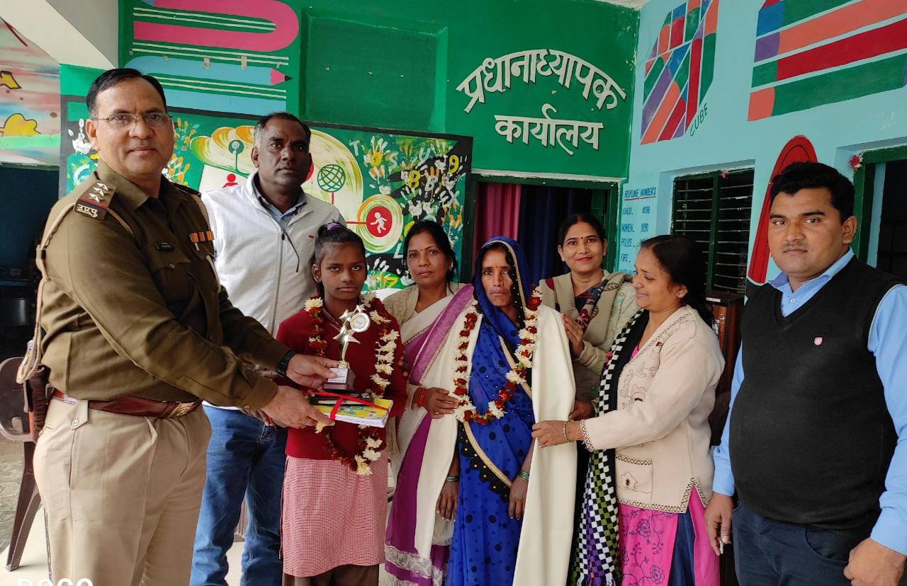 मैनपुरी : बच्चों व अभिभावकों का किया गया सम्मान