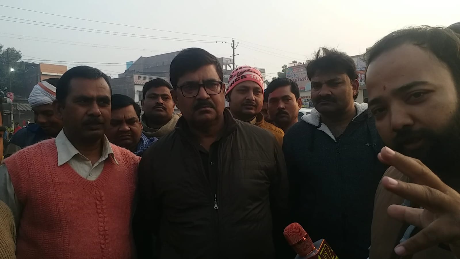 जौनपुर : नयी सब्जी मंडी मछलीशहर का निरीक्षण करने पहुँचे मछलीशहर के नए प्रभारी निरीक्षक श्री अवनीश राय जी