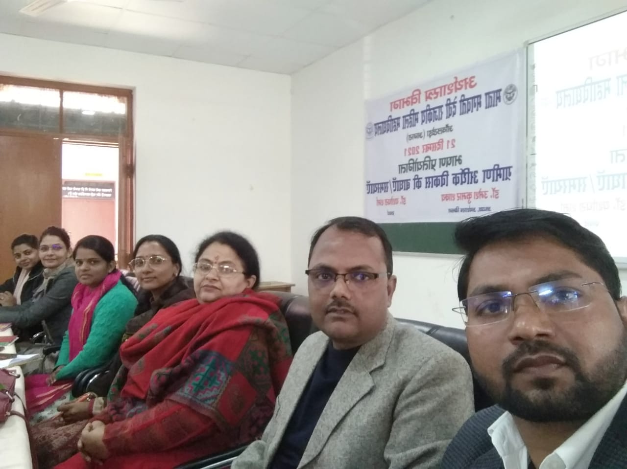 आगरा :ग्रामीण विकास की बाधाओं एवं उपायों पर छात्राओं ने किया चिंतन