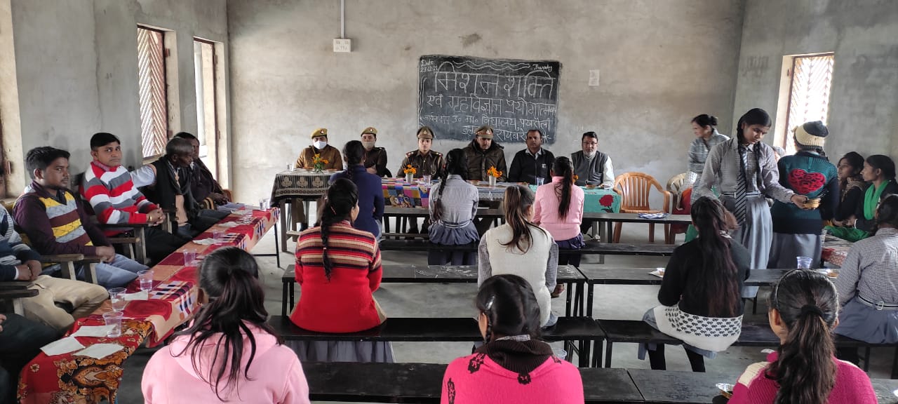 रायबरेली: एन्टी रोमियो टीम केद्वारा चलाया गया जागरूकता अभियान