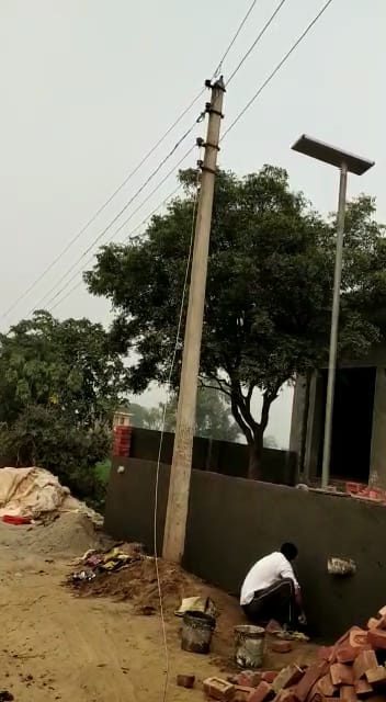 बुलंदशहर:  बिजली के तार सड़क पर , बिजली विभाग को घटना का इंतजार