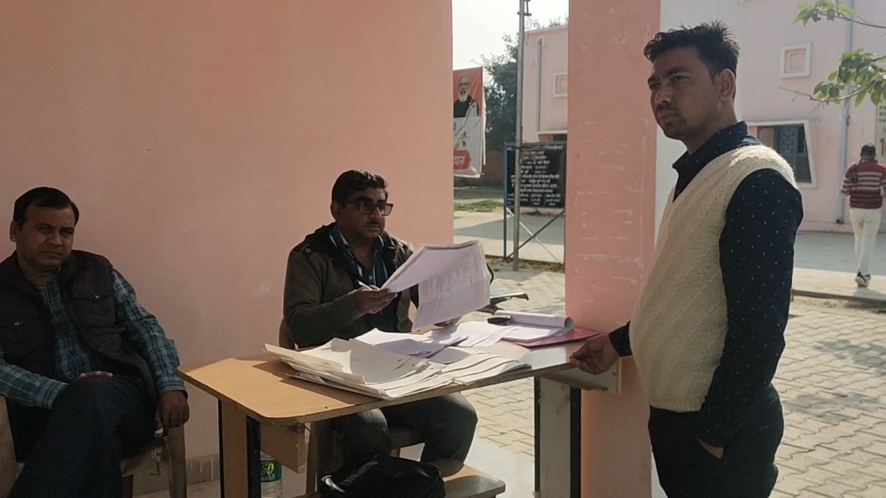 बरेली: ग्राम पंचायतों में किसी कारणवश ग्राम पंचायत सदस्यों के रिक्त हुए पदों पर नामांकन किए गए ब्लॉक परिसर रहा बंद।