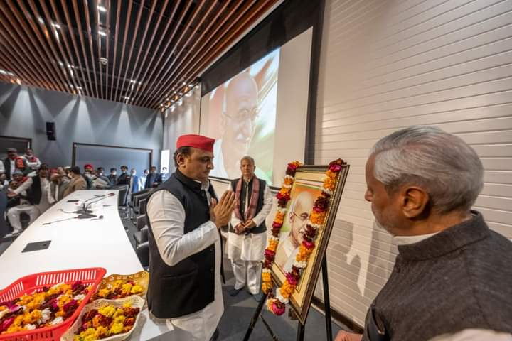इटावा :सपा मुखिया अखिलेश यादव पहुंचे सैफ़ई