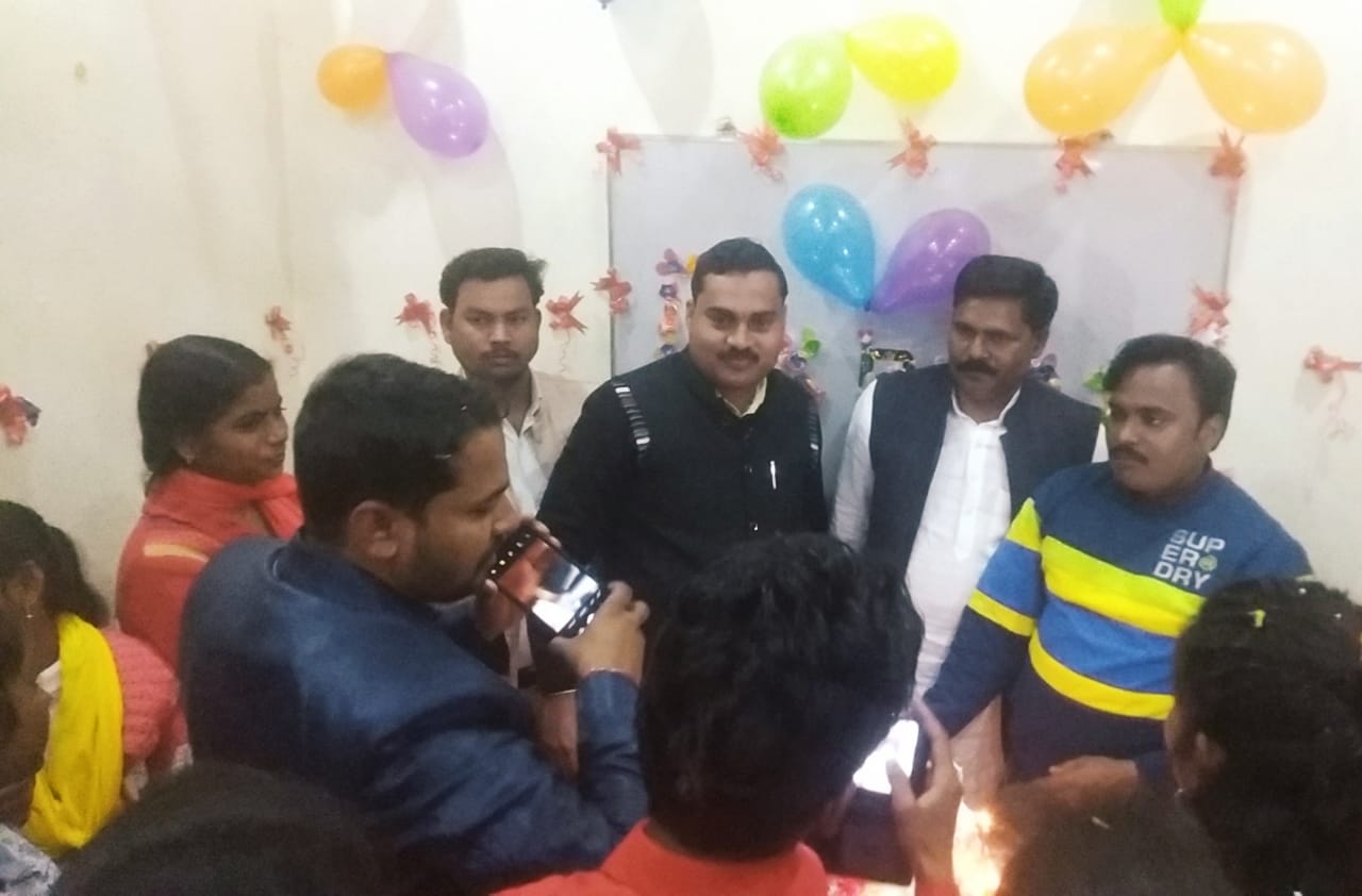 सीतापुर: एक्सपर्ट कंप्यूटर इंस्टिट्यूट का प्रथम वार्षिक उत्सव बड़े धूमधाम से मनाया गया