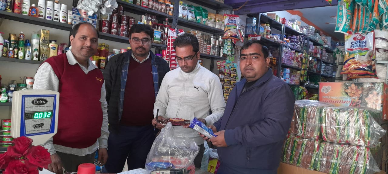 फर्रुखाबाद: स्वास्थ्य विभाग ने अभियान चलाकर धुआं रहित तम्बाकू उत्पादों के भरे सैम्पल तम्बाकू का प्रयोग हर तरह से हानिकारक-सूरज दुबे