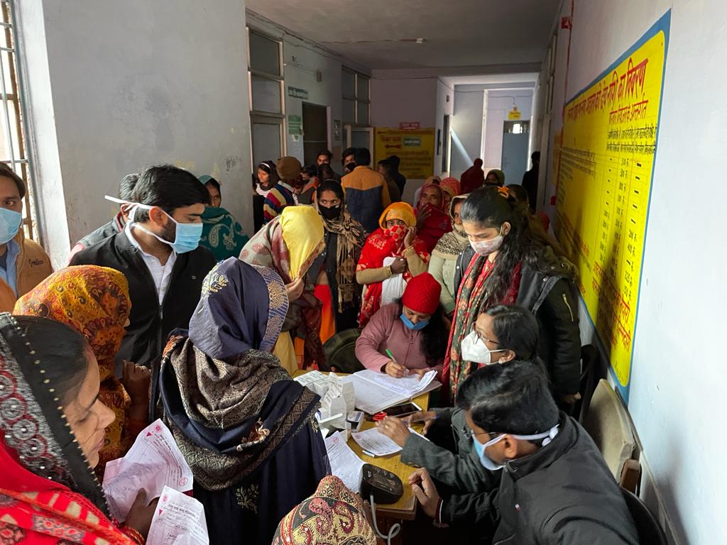 फर्रुखाबाद :प्रधानमंत्री सुरक्षित मातृत्व अभियान दिवस पर महिलाओं की हुई जाँच ताकि जन्म लेने वाले बच्चे पर न आये आँच ,उच्च जोखिम गर्भावस्था की समय से पहचान जरूरीः डॉ दलवीर