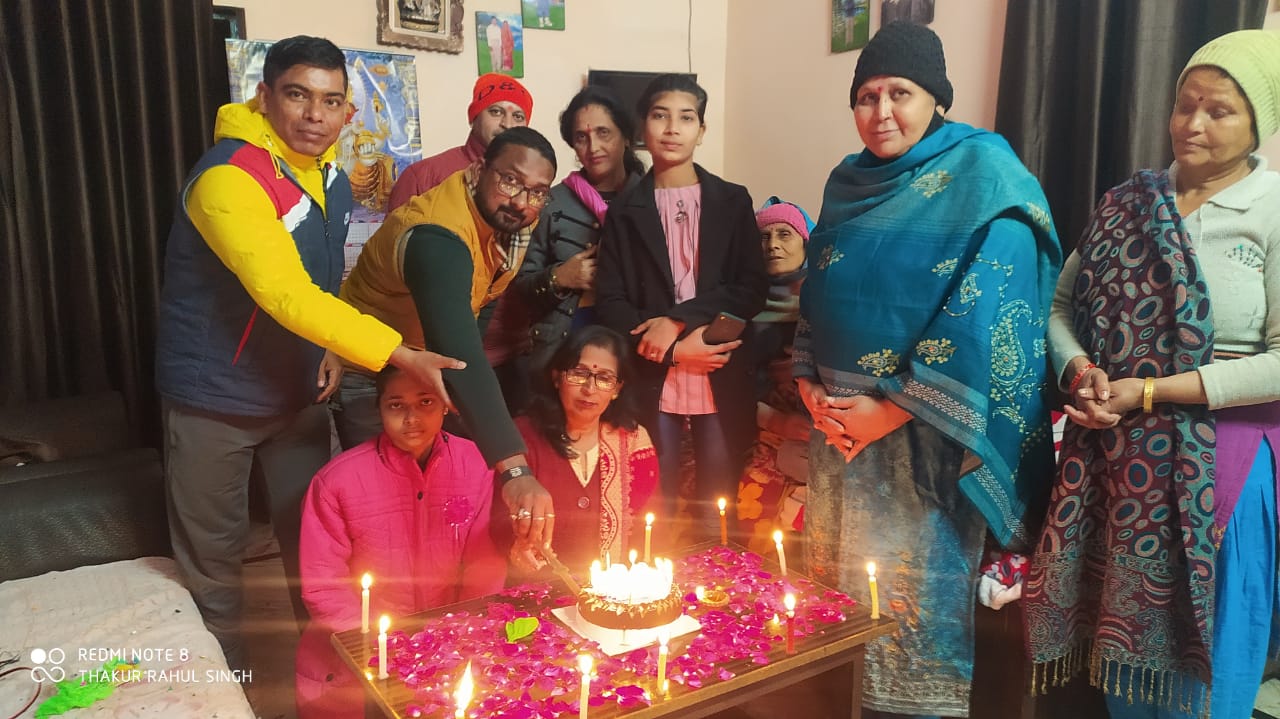 बरेली-करणी सेना ने मनाया राष्ट्रीय अध्यक्ष का जन्मदिन