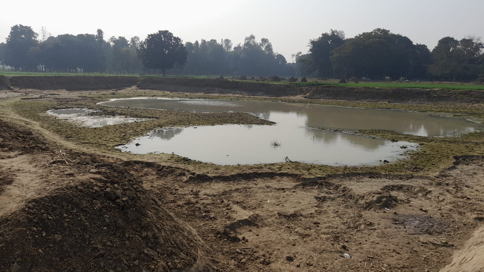 सीतापुर:तालाब खुदाई के नाम पर हुआ जमकर घोटाला