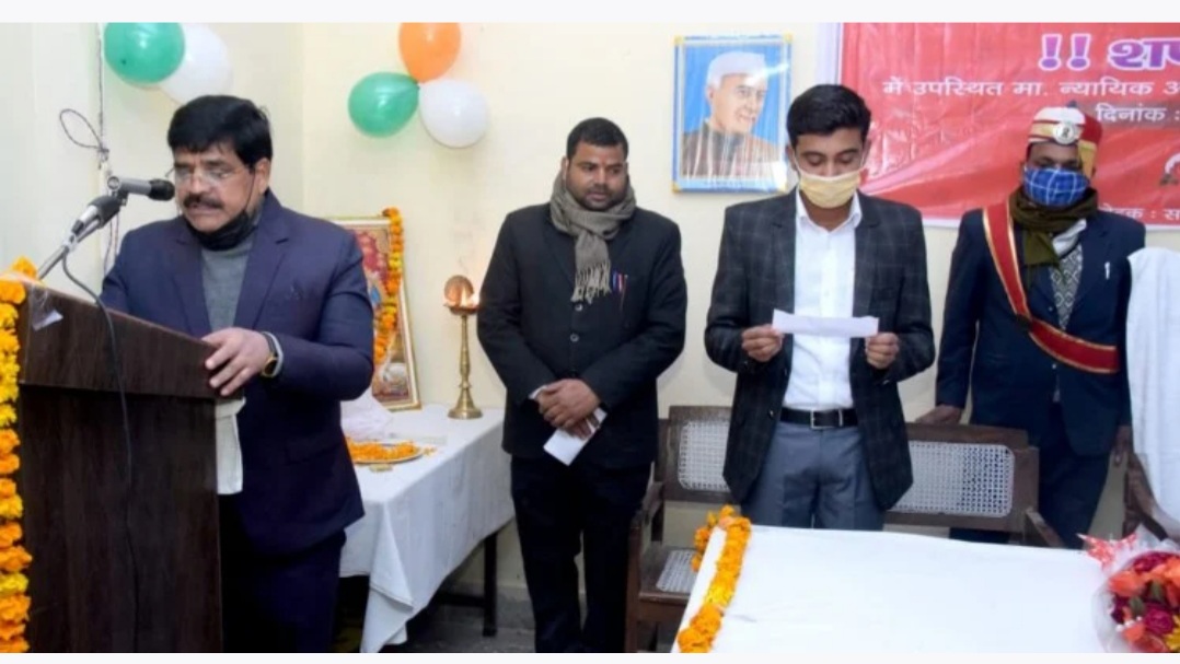 फर्रुखाबाद :जिला जज ने पद और गोपनीयता की दिलाई शपथ