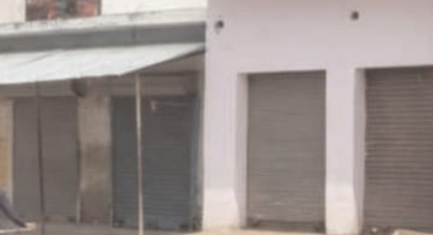 बरेली-विवादित दुकानों की दीवार तोड़ कर कब्जे का प्रयास