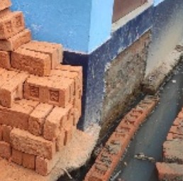 बरेली-नाला निर्माण में घटिया सामग्री लगाने का ग्रामीणों ने लगाया आरोप