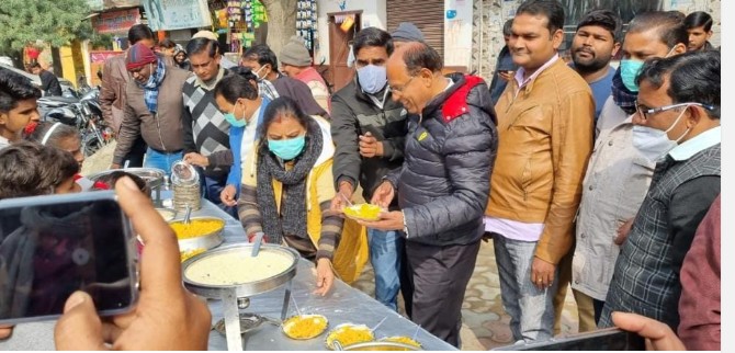 बरेली- मकर संक्रांति पर आयोजित किया खिचड़ी भोज कार्यक्रम