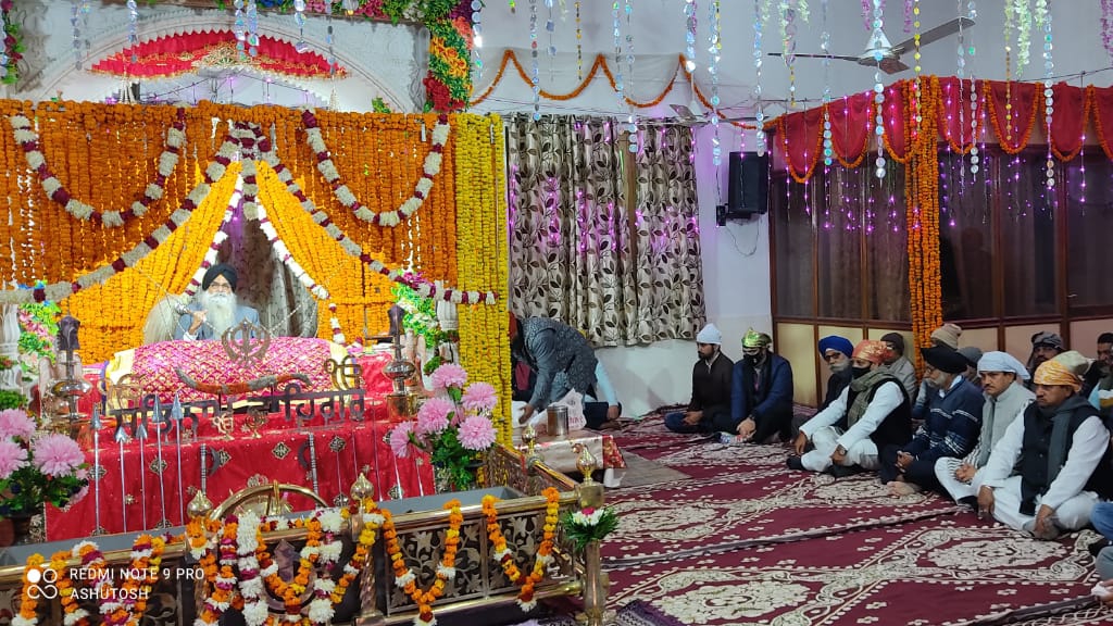गोण्डा: गुरु गोविंद सिंह के प्रकाशोत्सव पर निकली गुरु ग्रंथ साहिब की भव्य शोभायात्रा