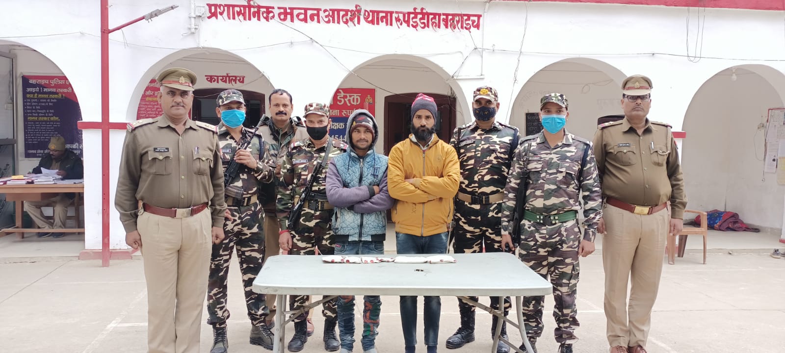 बहराइच:151 ग्राम (कीमती करीब 1 करोड 50 लाख रुपये) के साथ 02 नफर अभियुक्तगण गिरफ्तार