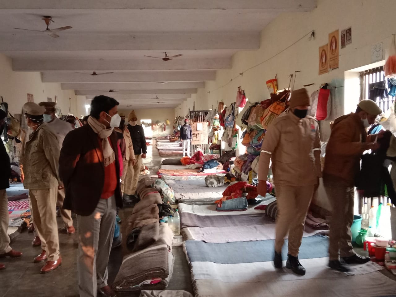 पीलीभीत : जिलाधिकारी द्वारा जिला कारागार का किया गया औचक निरीक्षण