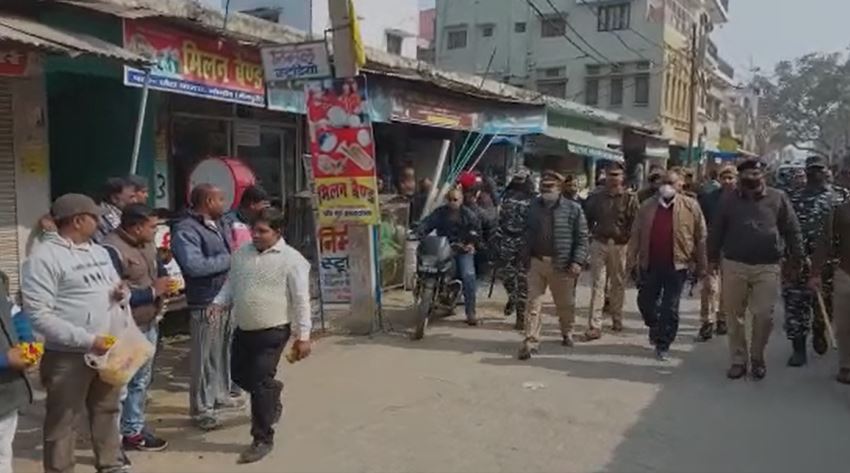 मैनपुरी : आचार संहिता पर प्रशासन का हाई अलर्ट फ्लैग मार्च जगह-जगह स्वागत