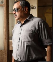 परेश रावल 40 साल बाद  कर रहे है  गुजराती सिनेमा में वापसी, सस्पेंस से भरा है 'डियर फादर' का ट्रेलर